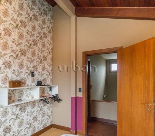 Casa em Condomínio com 445m², 6 quartos, 3 suítes, 2 vagas, no bairro Três Figueiras em Porto Alegre