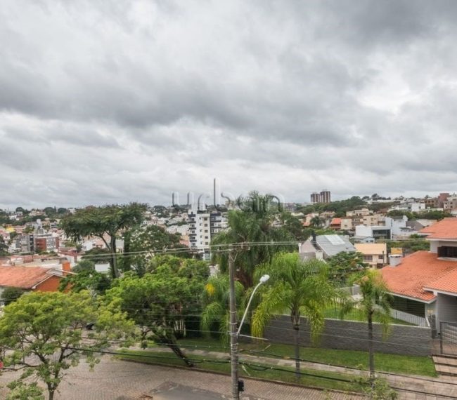 Casa em Condomínio com 445m², 6 quartos, 3 suítes, 2 vagas, no bairro Três Figueiras em Porto Alegre