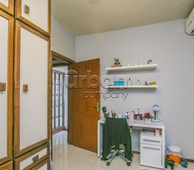 Casa com 180m², 4 quartos, 1 suíte, 3 vagas, no bairro Jardim Botânico em Porto Alegre