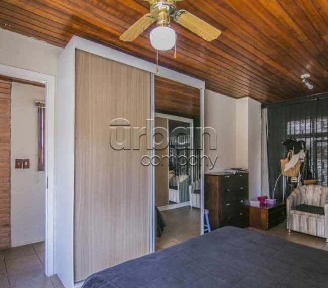 Casa com 180m², 4 quartos, 1 suíte, 3 vagas, no bairro Jardim Botânico em Porto Alegre