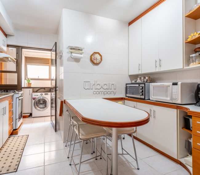 Apartamento com 151m², 4 quartos, 1 suíte, 2 vagas, no bairro Bela Vista em Porto Alegre