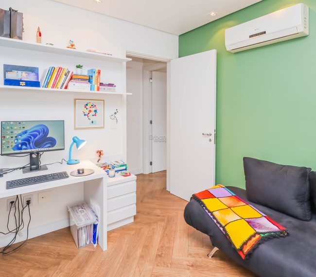 Apartamento com 69m², 2 quartos, 1 suíte, 2 vagas, no bairro Auxiliadora em Porto Alegre