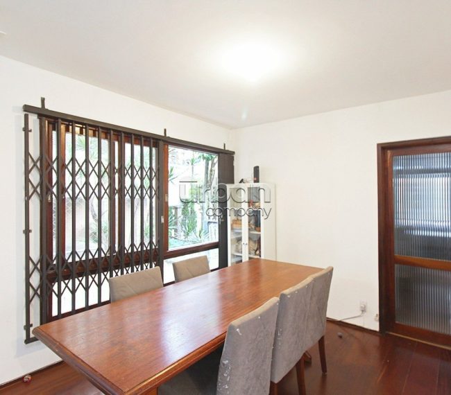 Apartamento com 110m², 3 quartos, 1 suíte, 1 vaga, no bairro Mont Serrat em Porto Alegre