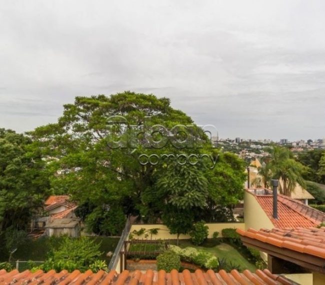 Casa com 600m², 4 quartos, 3 suítes, 3 vagas, no bairro Chácara das Pedras em Porto Alegre