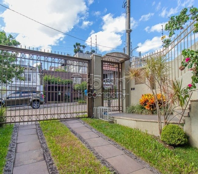 Casa com 362m², 3 quartos, 3 suítes, 4 vagas, no bairro Chácara da Pedras em Porto Alegre