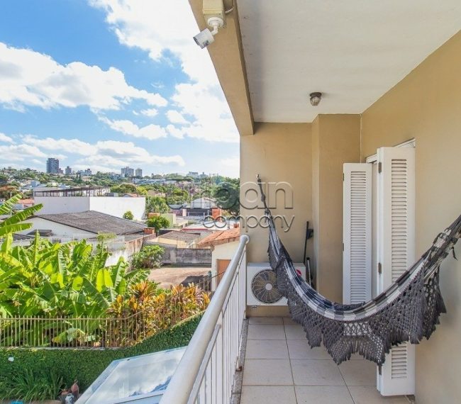 Casa com 362m², 3 quartos, 3 suítes, 4 vagas, no bairro Chácara da Pedras em Porto Alegre