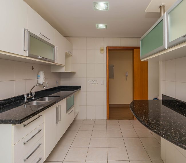 Apartamento com 116m², 3 quartos, 1 suíte, 2 vagas, no bairro Auxiliadora em Porto Alegre