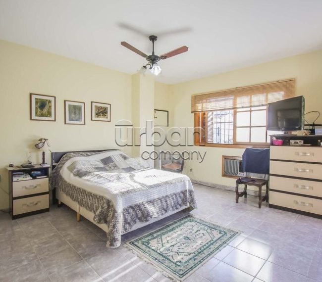 Casa com 200m², 4 quartos, 4 vagas, no bairro Vila Ipiranga em Porto Alegre