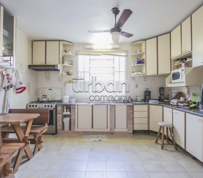 Casa com 200m², 4 quartos, 4 vagas, no bairro Vila Ipiranga em Porto Alegre