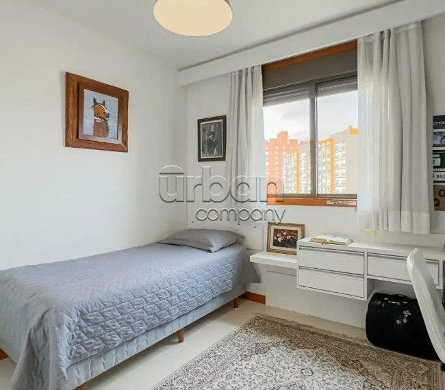 Apartamento com 107m², 3 quartos, 1 suíte, 2 vagas, no bairro Moinhos de Vento em Porto Alegre