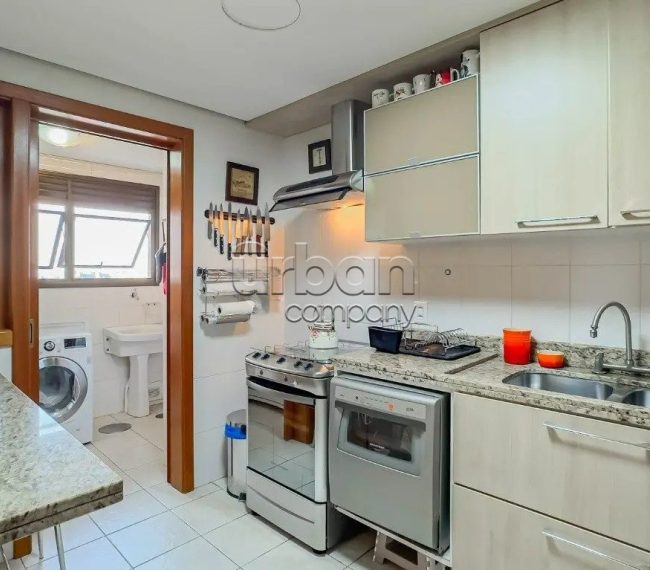 Apartamento com 107m², 3 quartos, 1 suíte, 2 vagas, no bairro Moinhos de Vento em Porto Alegre