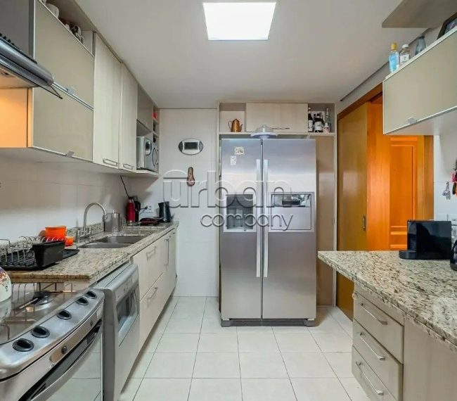 Apartamento com 107m², 3 quartos, 1 suíte, 2 vagas, no bairro Moinhos de Vento em Porto Alegre