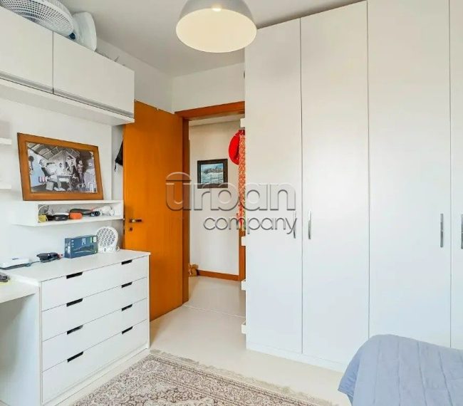 Apartamento com 107m², 3 quartos, 1 suíte, 2 vagas, no bairro Moinhos de Vento em Porto Alegre