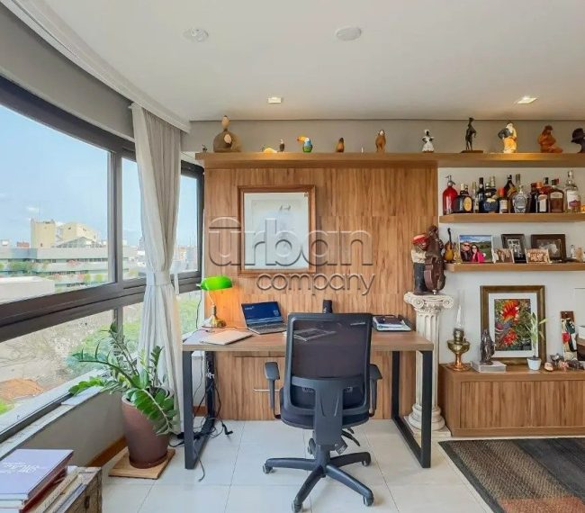 Apartamento com 107m², 3 quartos, 1 suíte, 2 vagas, no bairro Moinhos de Vento em Porto Alegre