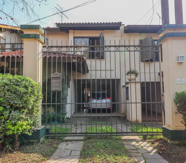 Casa com 161m², 4 quartos, 3 suítes, 2 vagas, no bairro Jardim Sabará em Porto Alegre