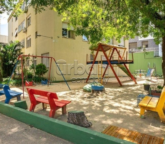 Apartamento com 59m², 2 quartos, 1 vaga, no bairro Passo da Areia em Porto Alegre