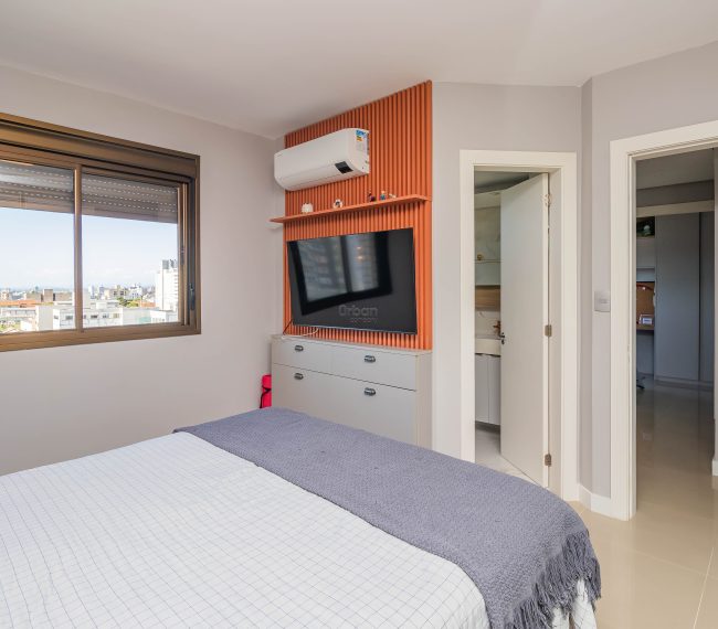 Apartamento com 109m², 3 quartos, 1 suíte, 2 vagas, no bairro Passo da Areia em Porto Alegre