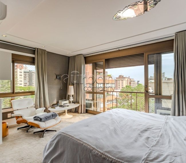 Apartamento com 263m², 3 quartos, 3 suítes, 4 vagas, no bairro Bela Vista em Porto Alegre