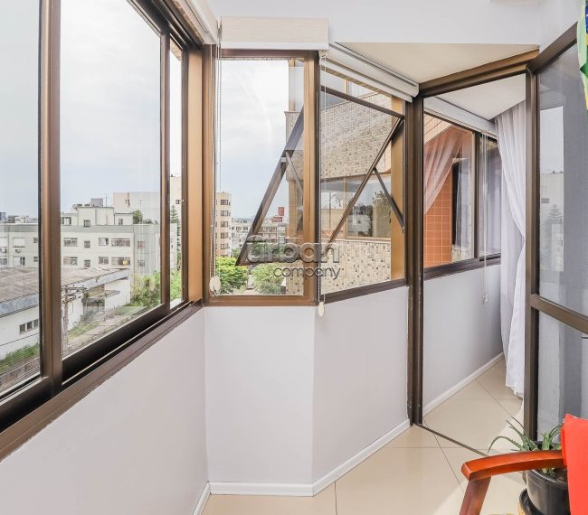 Apartamento com 90m², 3 quartos, 1 suíte, 2 vagas, no bairro Passo Da Areia em Porto Alegre