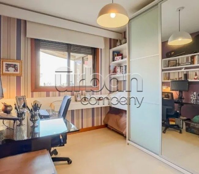 Apartamento com 107m², 3 quartos, 1 suíte, 2 vagas, no bairro Moinhos de Vento em Porto Alegre