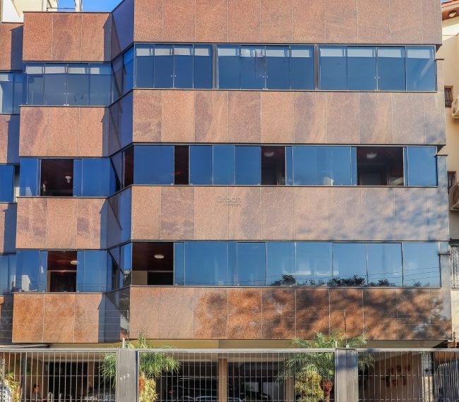 Cobertura com 255m², 3 quartos, 1 suíte, 2 vagas, no bairro Jardim Planalto em Porto Alegre