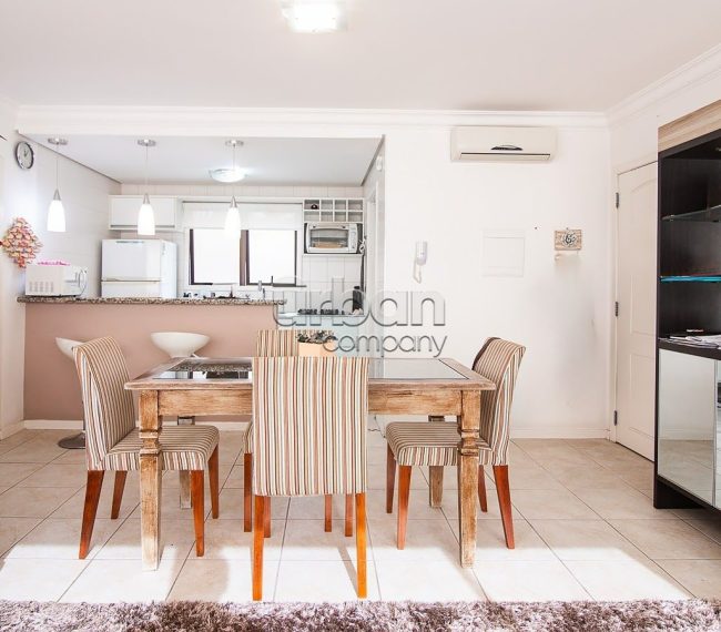 Apartamento com 65m², 2 quartos, 1 suíte, 1 vaga, no bairro Mont Serrat em Porto Alegre