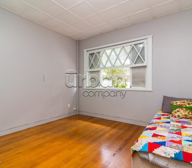 Casa com 215m², 4 quartos, 1 suíte, 2 vagas, no bairro Petrópolis em Porto Alegre