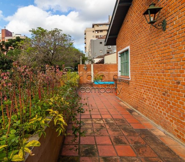 Casa com 215m², 4 quartos, 1 suíte, 2 vagas, no bairro Petrópolis em Porto Alegre