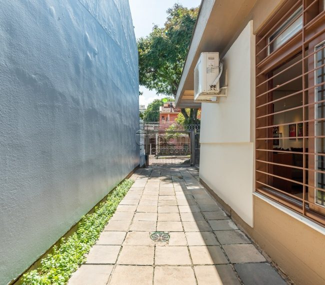 Casa com 200m², 3 quartos, 1 suíte, 4 vagas, no bairro Jardim Botânico em Porto Alegre