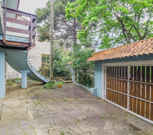 Casa com 275m², 3 quartos, 1 suíte, 4 vagas, no bairro Chácara da Pedras em Porto Alegre