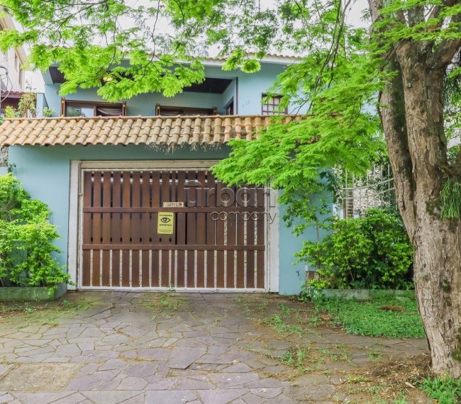 Casa com 275m², 3 quartos, 1 suíte, 4 vagas, no bairro Chácara da Pedras em Porto Alegre