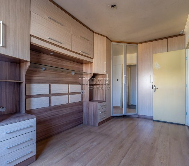 Apartamento com 59m², 2 quartos, 1 vaga, no bairro Passo da Areia em Porto Alegre