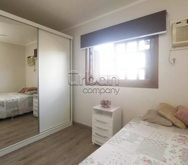 Casa com 137m², 3 quartos, 1 suíte, 2 vagas, no bairro Jardim Itu em Porto Alegre