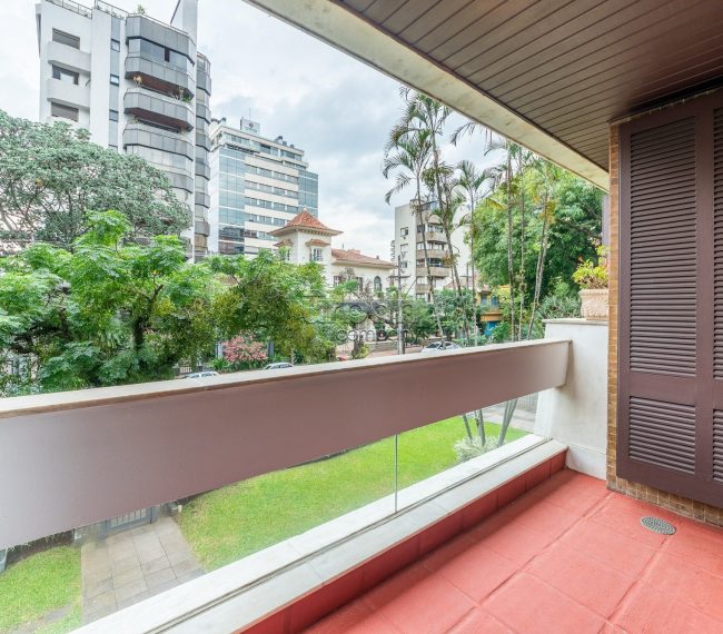 Apartamento com 189m², 3 quartos, 1 suíte, 3 vagas, no bairro Moinhos de Vento em Porto Alegre