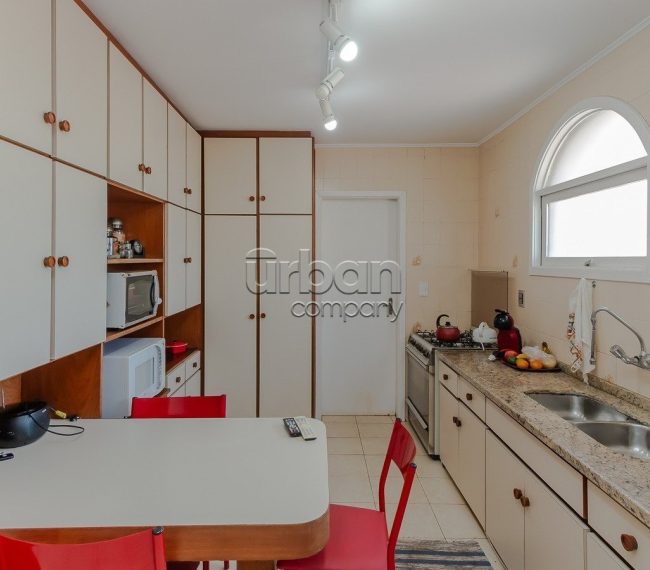 Apartamento com 121m², 3 quartos, 1 suíte, 1 vaga, no bairro Petrópolis em Porto Alegre