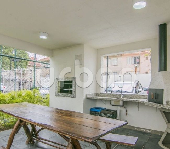 Apartamento com 56m², 2 quartos, 1 vaga, no bairro Azenha em Porto Alegre