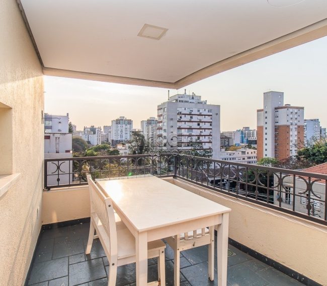 Apartamento com 96m², 3 quartos, 1 suíte, 2 vagas, no bairro Moinhos de Vento em Porto Alegre