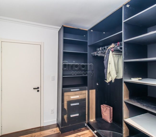 Apartamento com 96m², 3 quartos, 1 suíte, 2 vagas, no bairro Moinhos de Vento em Porto Alegre