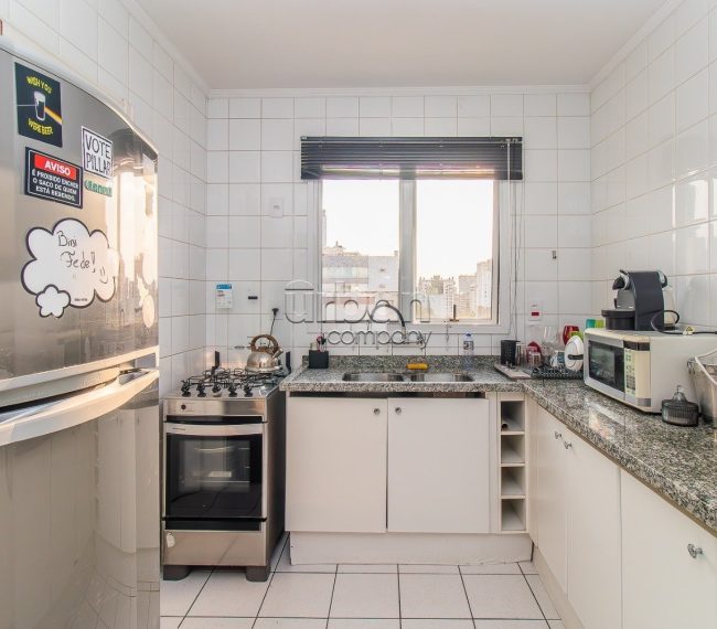 Apartamento com 96m², 3 quartos, 1 suíte, 2 vagas, no bairro Moinhos de Vento em Porto Alegre