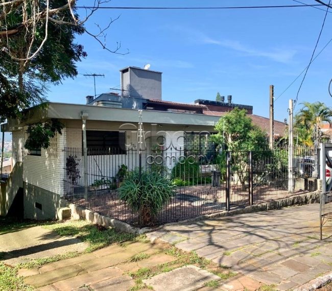 Casa com 200m², 3 quartos, 1 suíte, 3 vagas, no bairro Jardim do Salso em Porto Alegre