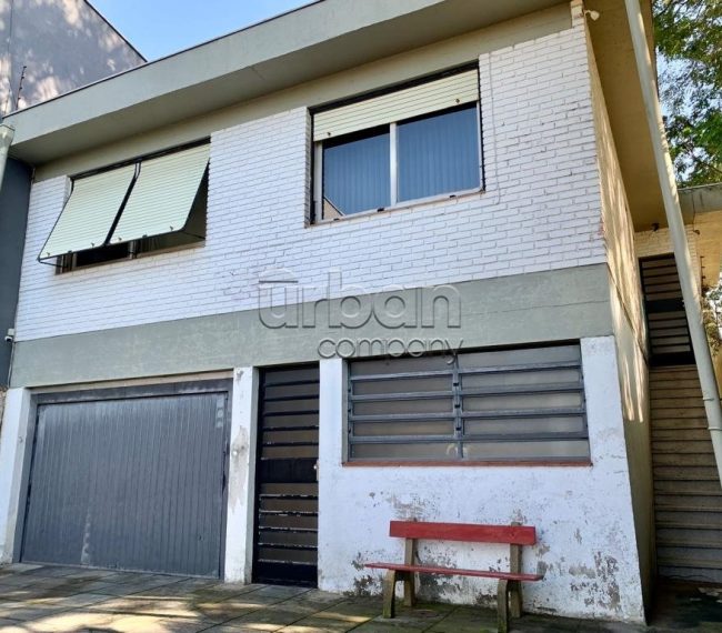 Casa com 200m², 3 quartos, 1 suíte, 3 vagas, no bairro Jardim do Salso em Porto Alegre