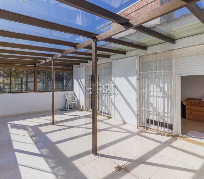 Casa com 321m², 6 quartos, 3 suítes, 5 vagas, no bairro Chácara da Pedras em Porto Alegre