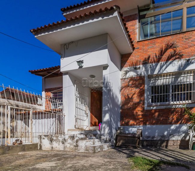 Casa com 321m², 6 quartos, 3 suítes, 5 vagas, no bairro Chácara da Pedras em Porto Alegre