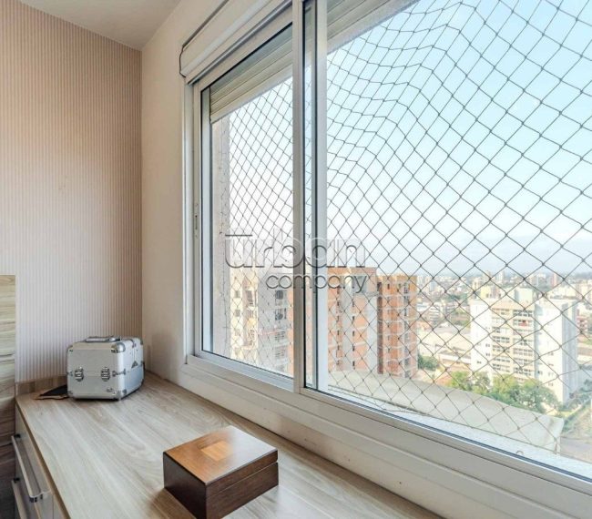 Apartamento com 75m², 3 quartos, 1 suíte, 2 vagas, no bairro Cristo Redentor em Porto Alegre