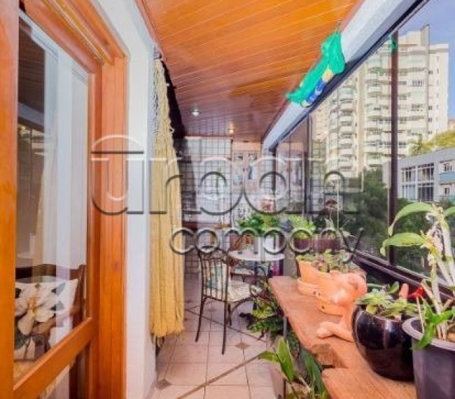 Apartamento com 140m², 3 quartos, 1 suíte, 2 vagas, no bairro Rio Branco em Porto Alegre