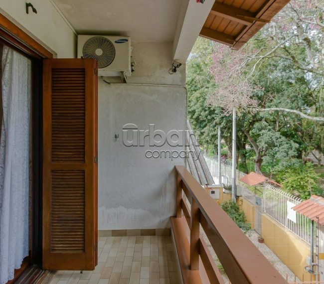 Casa com 256m², 4 quartos, 1 suíte, 3 vagas, no bairro Vila Ipiranga em Porto Alegre