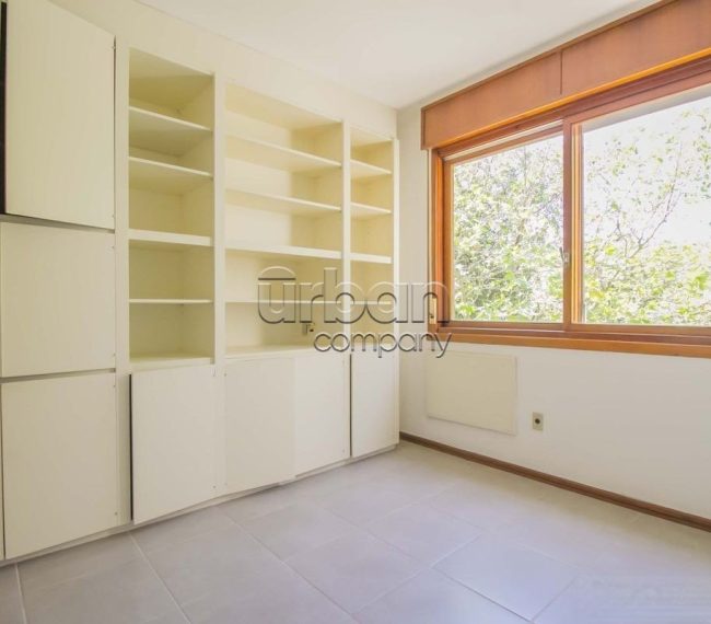 Apartamento com 133m², 3 quartos, 1 suíte, 2 vagas, no bairro Moinhos de Vento em Porto Alegre