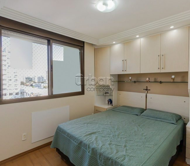 Apartamento com 82m², 3 quartos, 1 suíte, 2 vagas, no bairro Passo da Areia em Porto Alegre