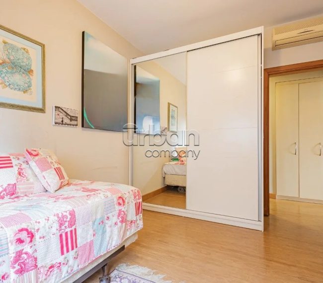 Apartamento com 240m², 3 quartos, 3 suítes, 3 vagas, no bairro Moinhos de Vento em Porto Alegre