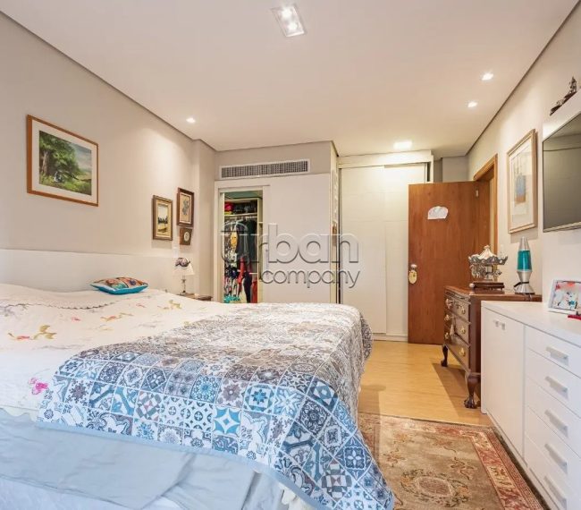 Apartamento com 240m², 3 quartos, 3 suítes, 3 vagas, no bairro Moinhos de Vento em Porto Alegre